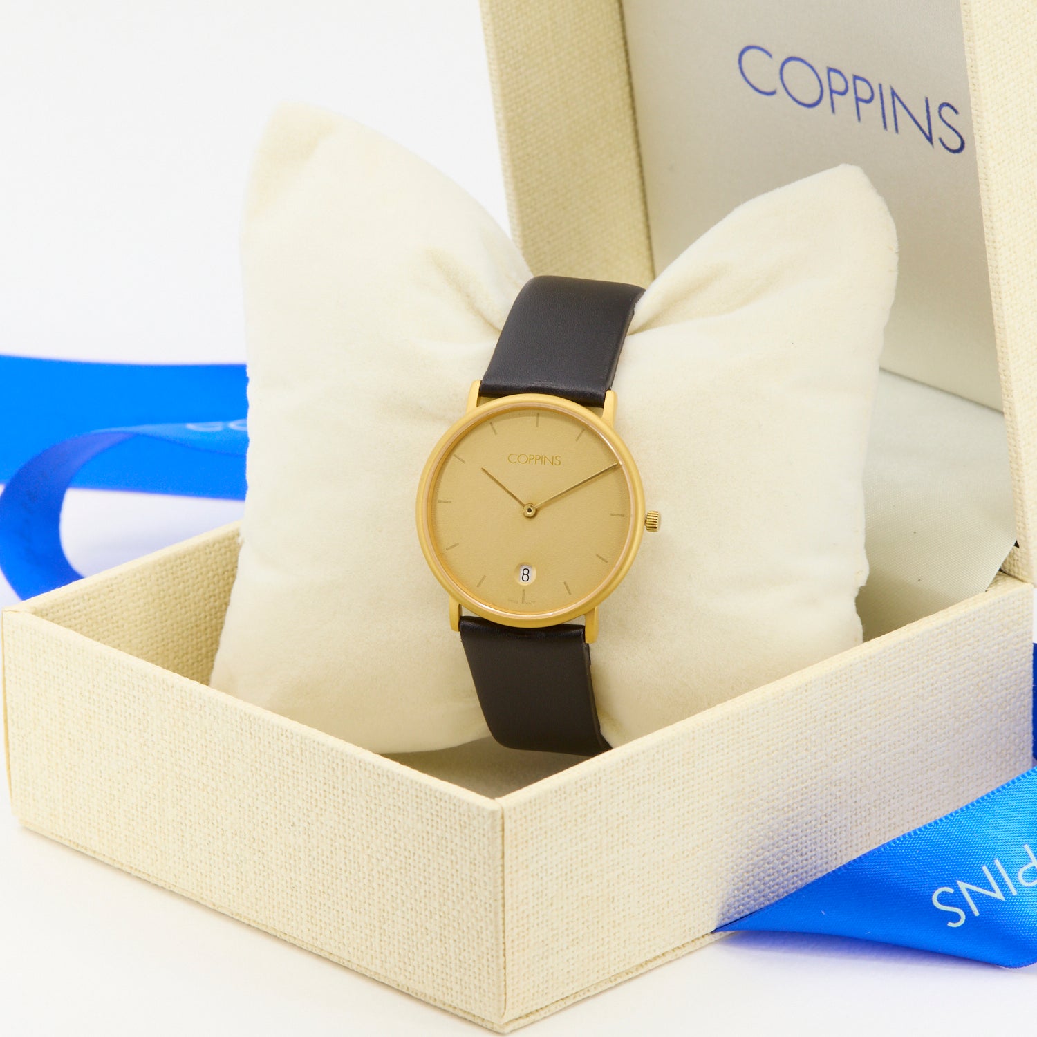 Large-Sized Round Wristwatch