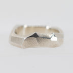 Narrow Cardinal of London Rock Ring