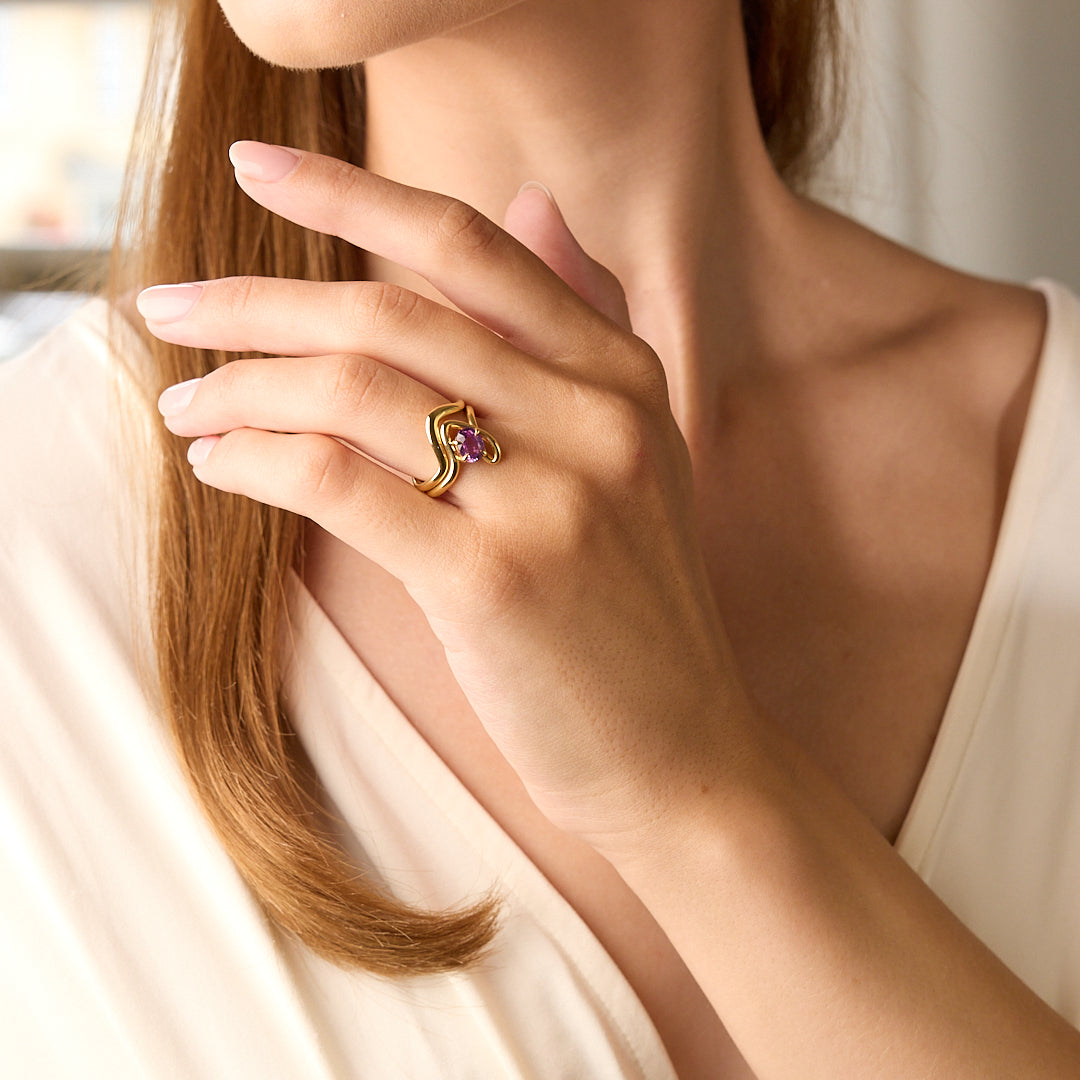 Flourish 18ct Yellow Gold & Purple Sapphire Ring